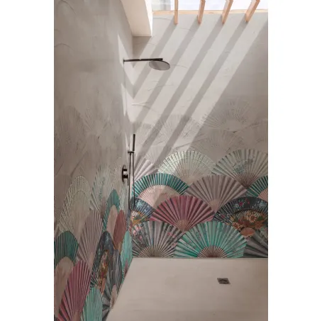 Carta da parati impermeabile Rhapsody in Japan con ventagli colorati dalle mille sfaccettature di Wall&Decò
