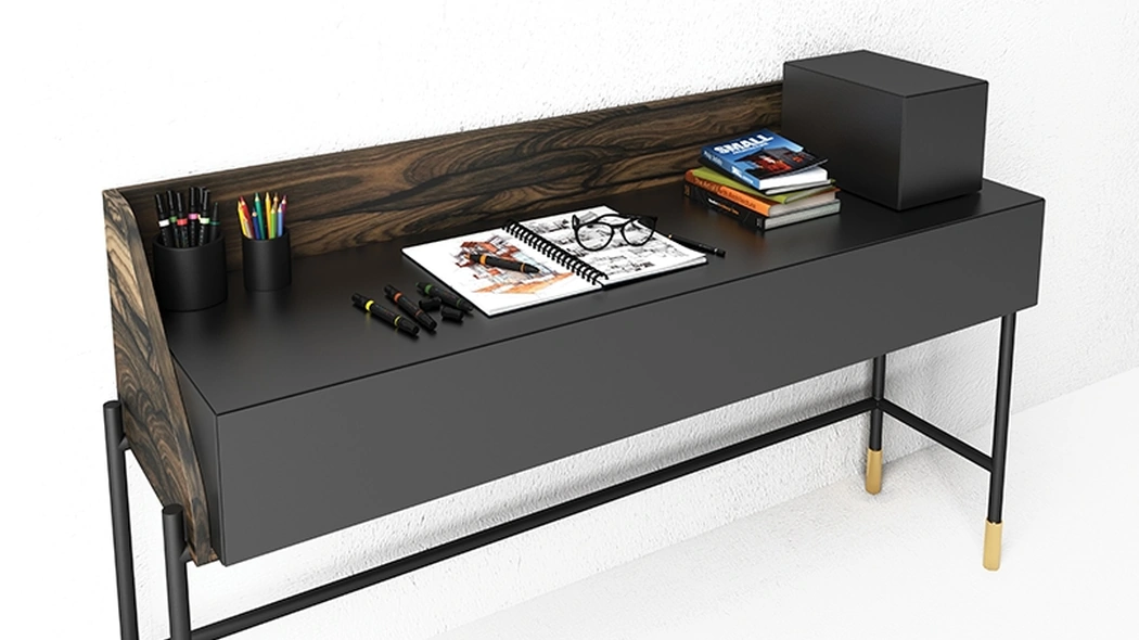Scrittoio Banko in laccato e legno con base in ferro di Minotti Italia