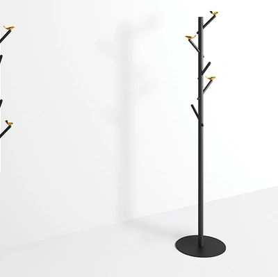 Appendiabiti Bird Watch Hanger in legno di frassino con uccellini in fusione di ottone di Minotti Italia