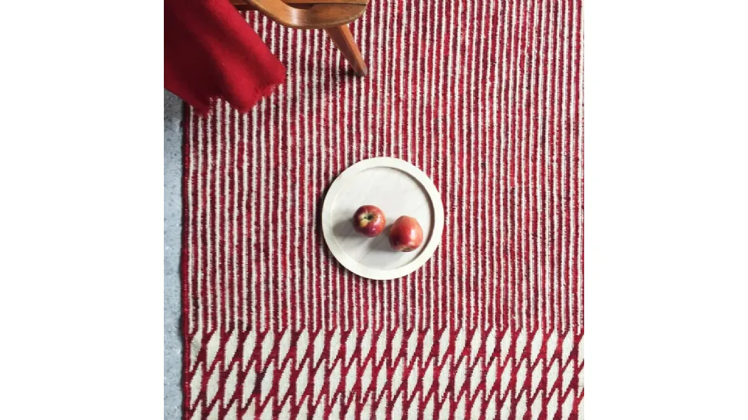 Tappeto con sequenza di forme geometriche Blur red di Nanimarquina
