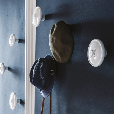 Appendiabiti Bottone in poliuretano rigido verniciato bianco madreperla di Cattelan Italia