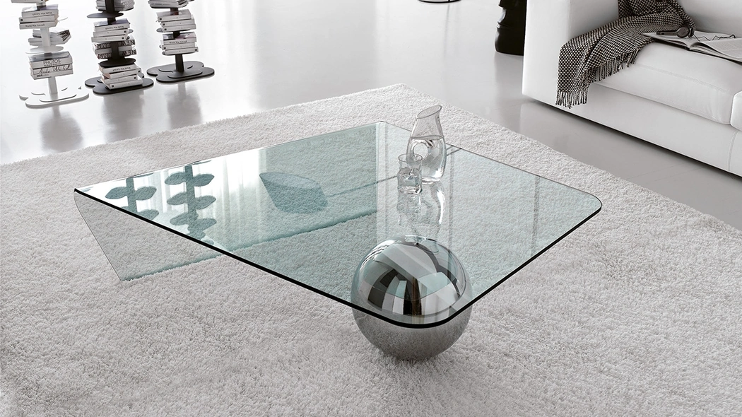 Tavolino in cristallo con sfera in acciaio Globe di Cattelan Italia