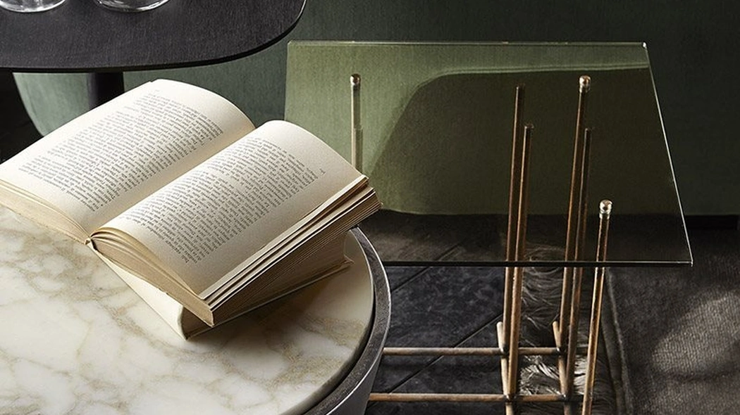 Tavolino Dama con piano in marmo e struttura in legno massello di Gallotti&Radice