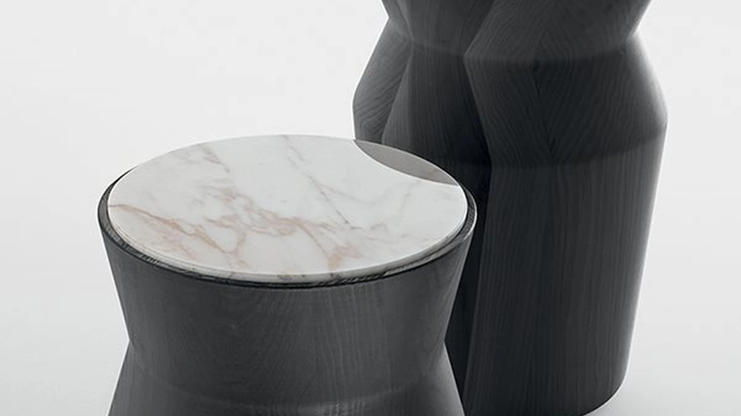 Tavolino Dama con piano in marmo e struttura in legno massello di Gallotti&Radice
