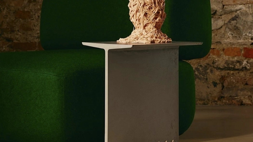 Tavolino Italia in metallo laccato di Desalto