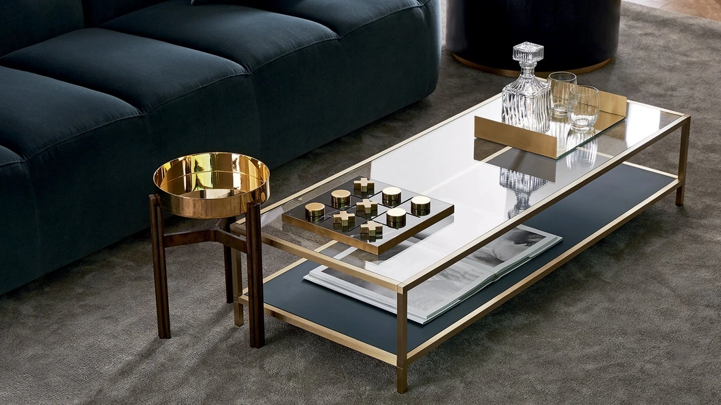 Tavolino Faraday in cristallo con struttura in ottone satinato di Gallotti&Radice
