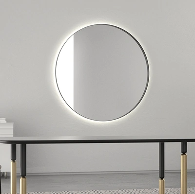 Specchio FullMoon di grandi dimensioni con cornice in metallo di Minotti Italia