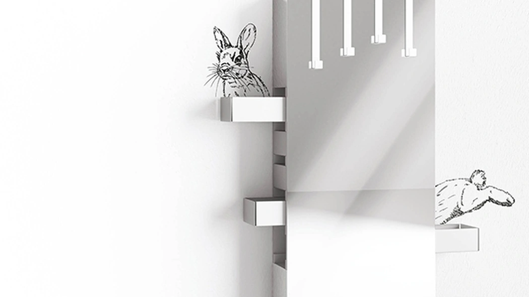Specchio appendiabiti e contenitore Betty di Minotti Italia