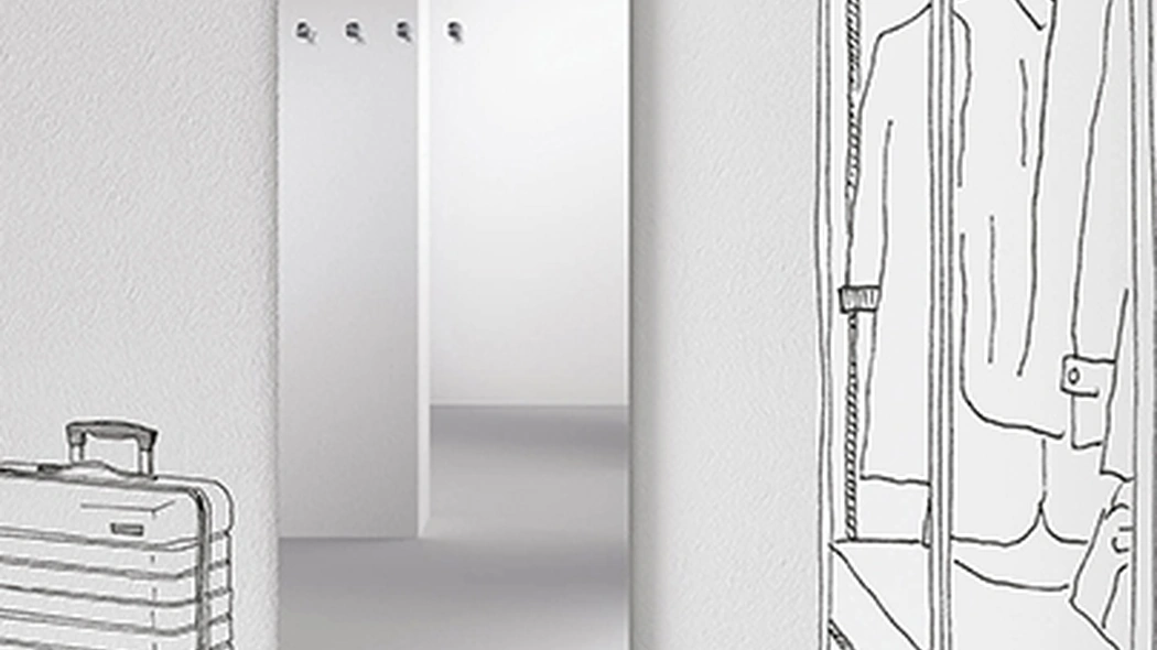 Specchio Appendiabiti in fusione di ottone cromato dal design minimal Chiodo Fisso Mirror di Minotti Italia