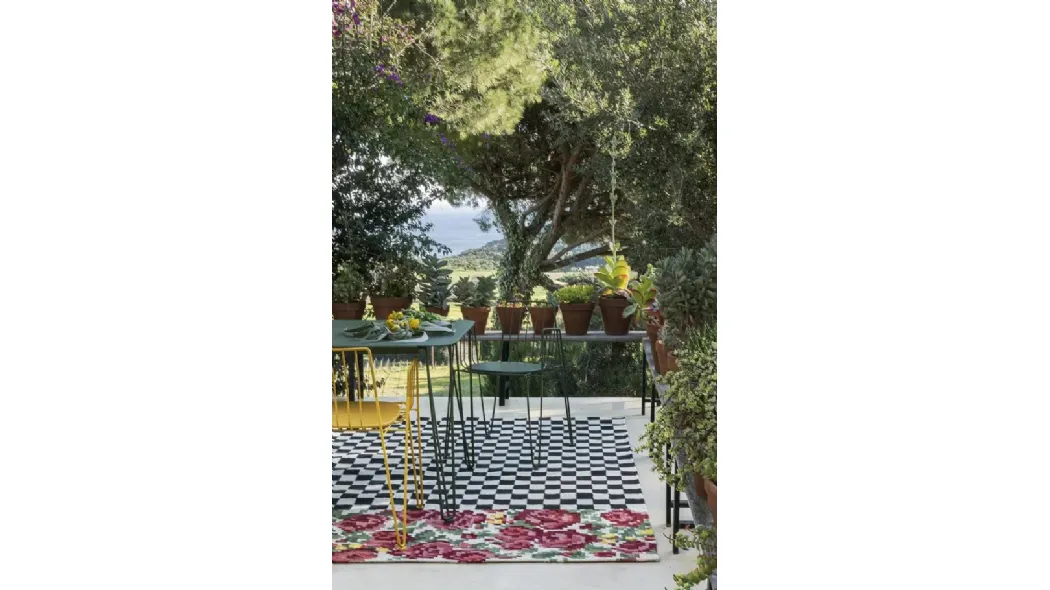 Tappeto per esterno dalle forme geometriche semplici mescolate a fiori dai colori vivaci Oaxaca di Nanimarquina