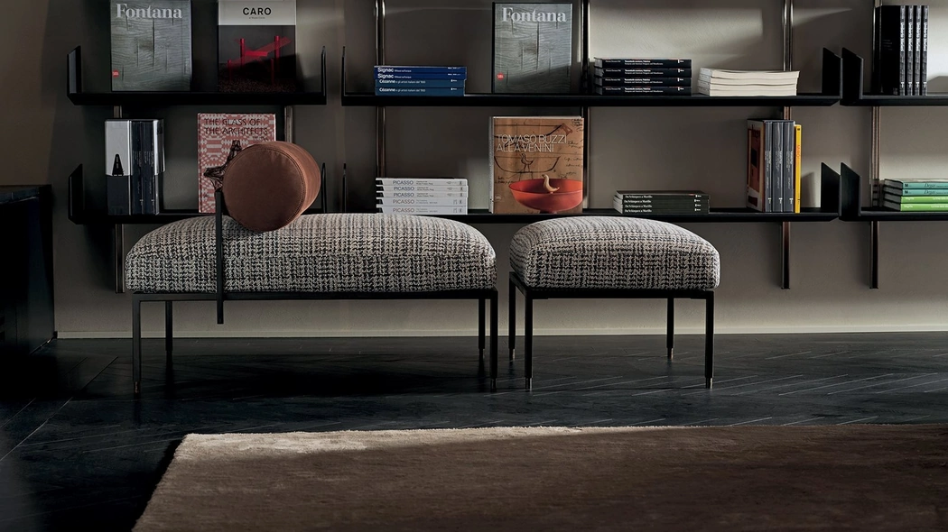 Pouf Oly in tessuto con base in metallo di Gallotti&Radice