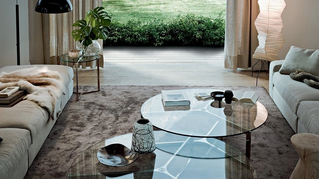Tavolino rotondo Raj con piano in cristallo e base in acciaio inox lucido di Gallotti&Radice