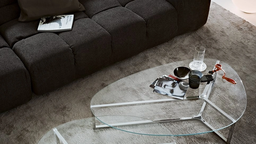 Tavolino Raj con piano in cristallo e base in acciaio inox lucido di Gallotti&Radice