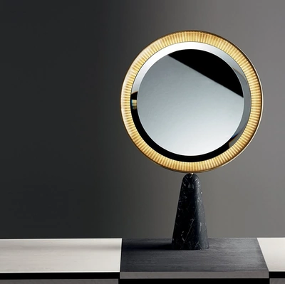 Specchio da tavolo Selene Mirror con cornice in metallo laccato ottone satinato e base in marmo levigato opaco Nero Marquinia di Gallotti&Radice