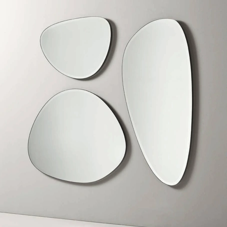 Specchi sagomati con bordi bisellati Spot S M L di Midj