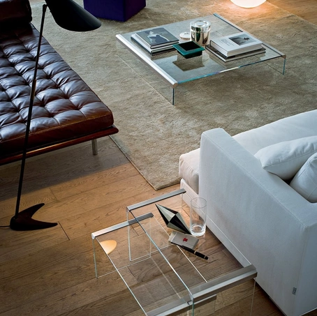 Tavolino T33 in cristallo con parti metalliche in acciaio inox lucido di Gallotti&Radice