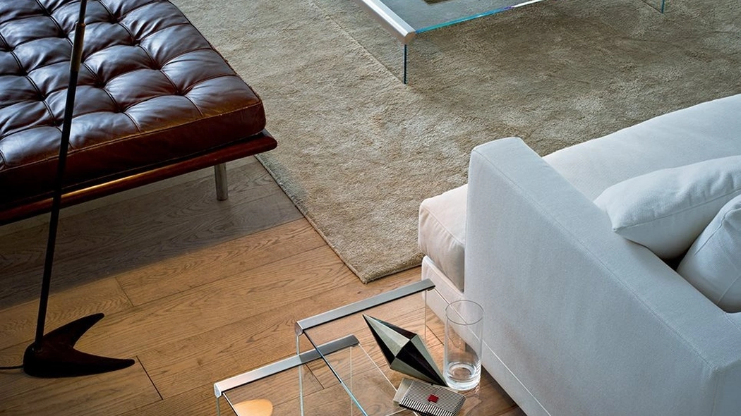 Tavolino T33 in cristallo con parti metalliche in acciaio inox lucido di Gallotti&Radice
