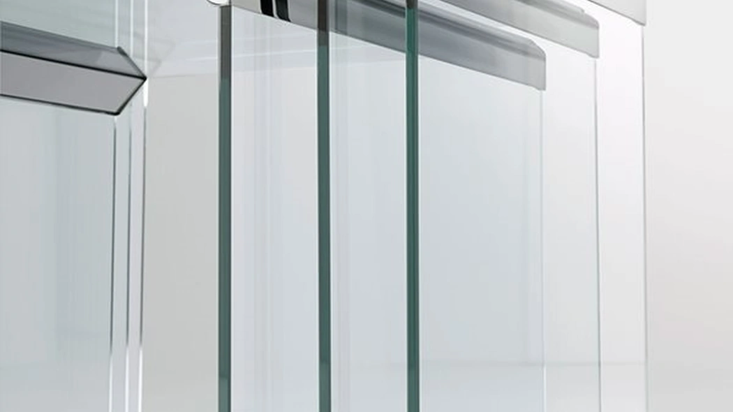 Tavolino Trio in cristallo con parti metalliche in acciaio inox lucido di Gallotti&Radice