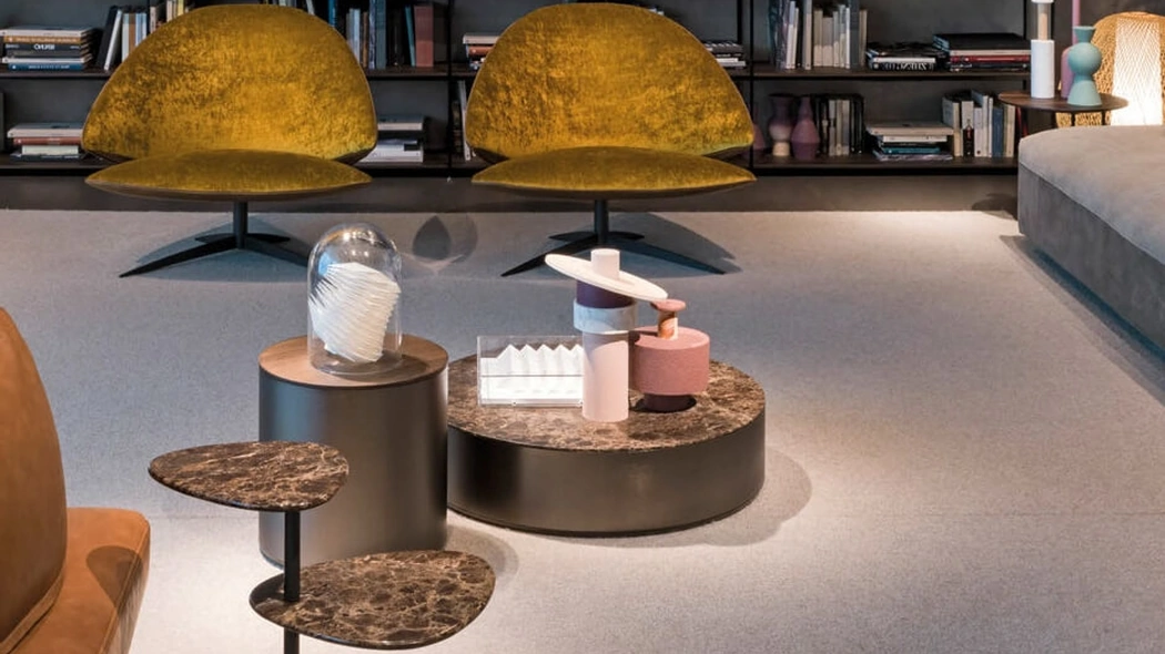 Tavolino con piano dalla forma irregolare Yory di Desirèe