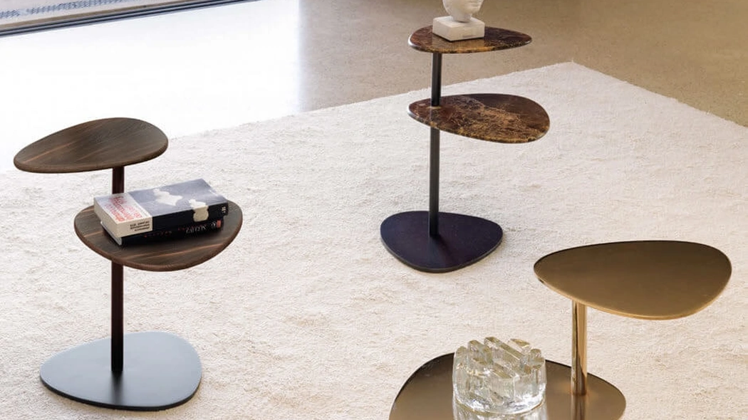 Tavolino con piano dalla forma irregolare Yory di Desirèe