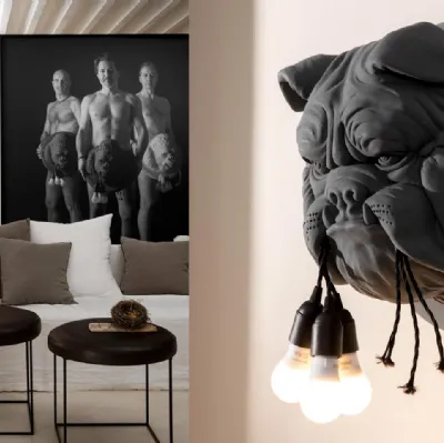 Lampada da parete Amsterdam in ceramica ispirata a un bulldog di Karman
