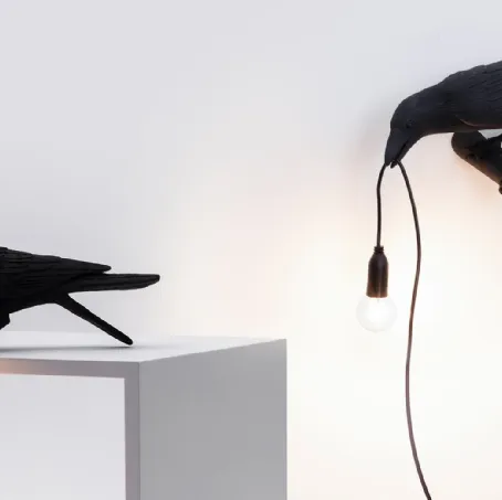 Lampada in resina a forma di corvo Bird Lamp di Seletti