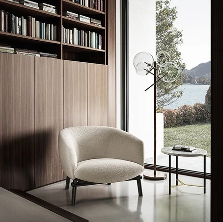 Lampada da terra Bolle in cristallo trasparente soffiato a bocca con parti metalliche in ottone brunite a mano di Gallotti&Radice
