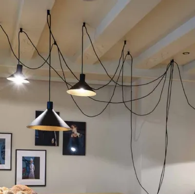 Lampada da terra di design in metallo nero con appendimento dei punti luce a soffitto Cerberina di Moog