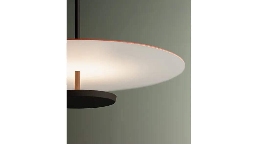 Lampada con dischi metallici orizzontali Flat di Vibia