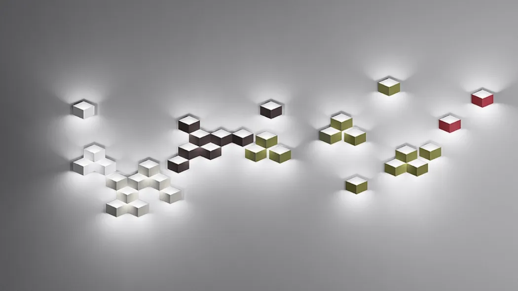 Lampada con forma geometrica che crea un effetto tridimensionale Fold Surface di Vibia