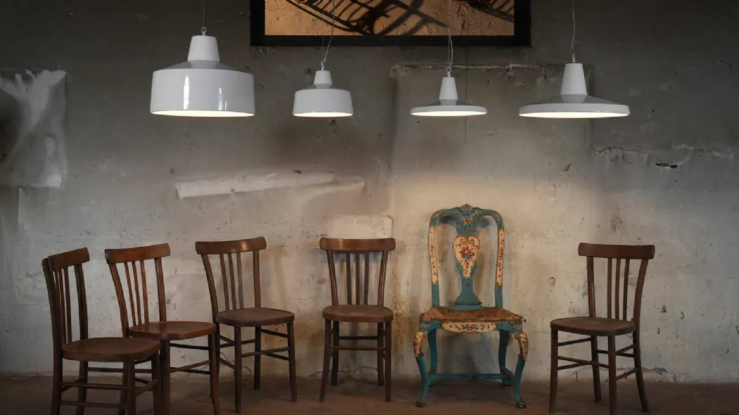 Lampada a sospensione in ceramica in varie dimensioni Gangster di Karman
