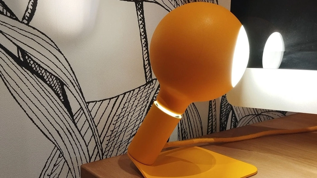 Lampada da tavolo magnetica Iride di Filotto