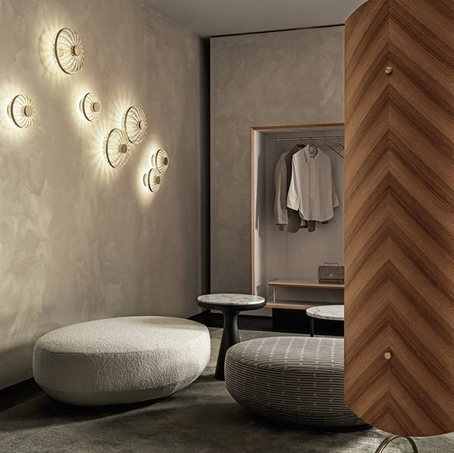 Lampada da parete Jolie Applique in cristallo soffiato con dettagli metallici in ottone satinato di Gallotti&Radice