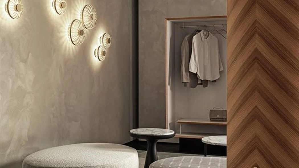 Lampada da parete Jolie Applique in cristallo soffiato con dettagli metallici in ottone satinato di Gallotti&Radice