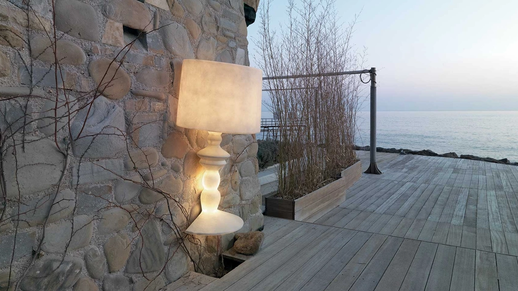 Lampada in vetroresina Alibabig di Karman