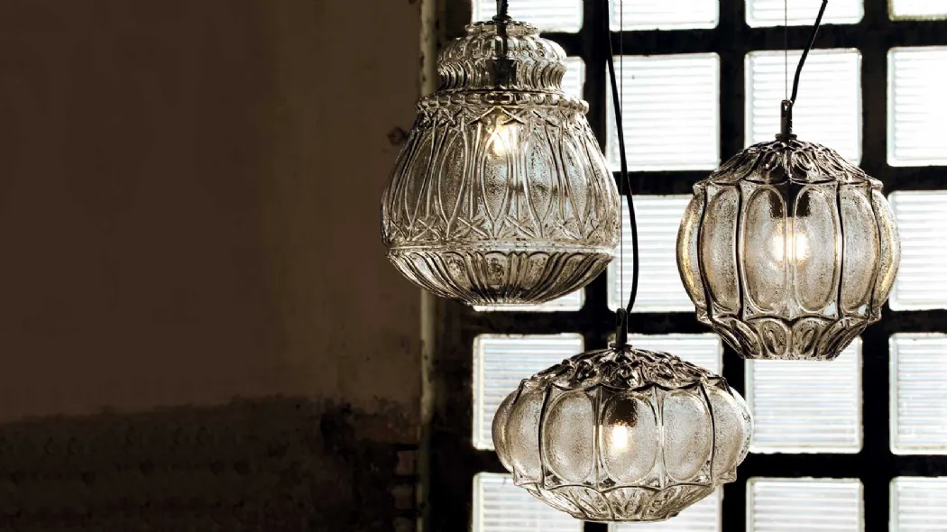 Lampada a sospensione in vetro con varie forme e decori Ginger di Karman