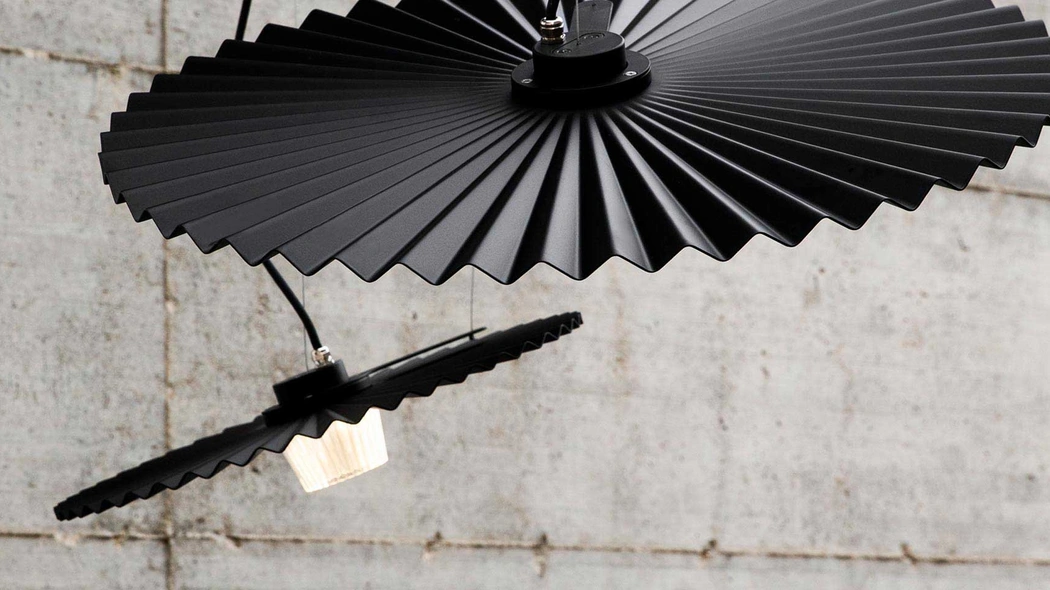 Lampada a sospensione in alluminio plissettato Gonzaga di Karman