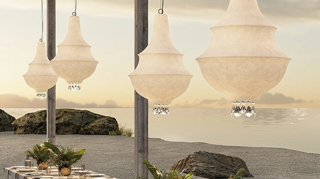 Lampada asospensione in vetroresina Lady D di Karman