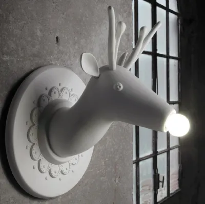 Lampada da parete in ceramica a forma di cervo Marnìn di Karman