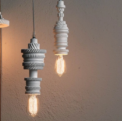 Lampada a sospensione in ceramica bianca Mek di Karman