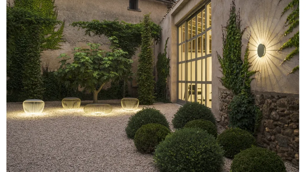 Lampada da esterno con struttura in fili di acciaio Meridiano di Vibia