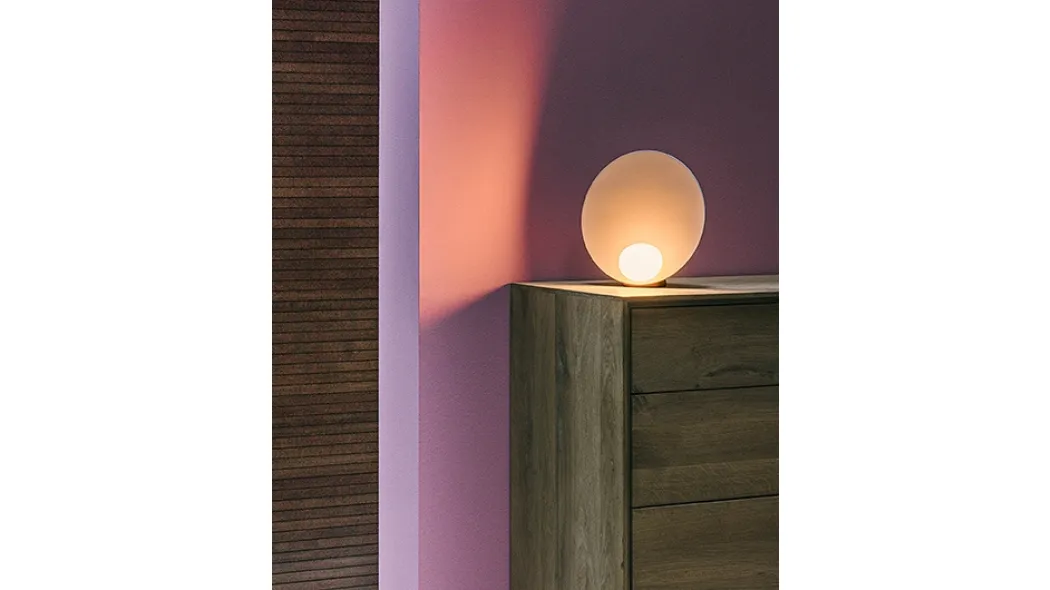 Lampada con sfera in vetro e base in alluminio Musa di Vibia