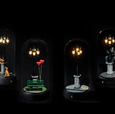 Lampade da tavolo con vari luoghi e personaggi in resina sotto una cupola di vetro My Little Lamps di Seletti