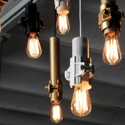 Lampada a sospensione in metallo di varie forme e colori Nando di Karman