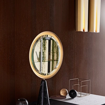 Lampada da parete Ori in ottone satinato all’esterno e lucido all’interno di Gallotti&Radice
