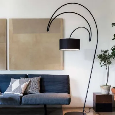 Lampada da terra di design direzionabile in metallo nero Sott’archi di Moog