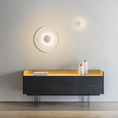 Lampada con luce circoscritta all’interno del diametro Top di Vibia