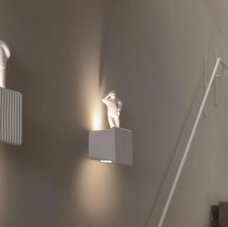Lampada da parete di design in ceramica Umarell di Karman