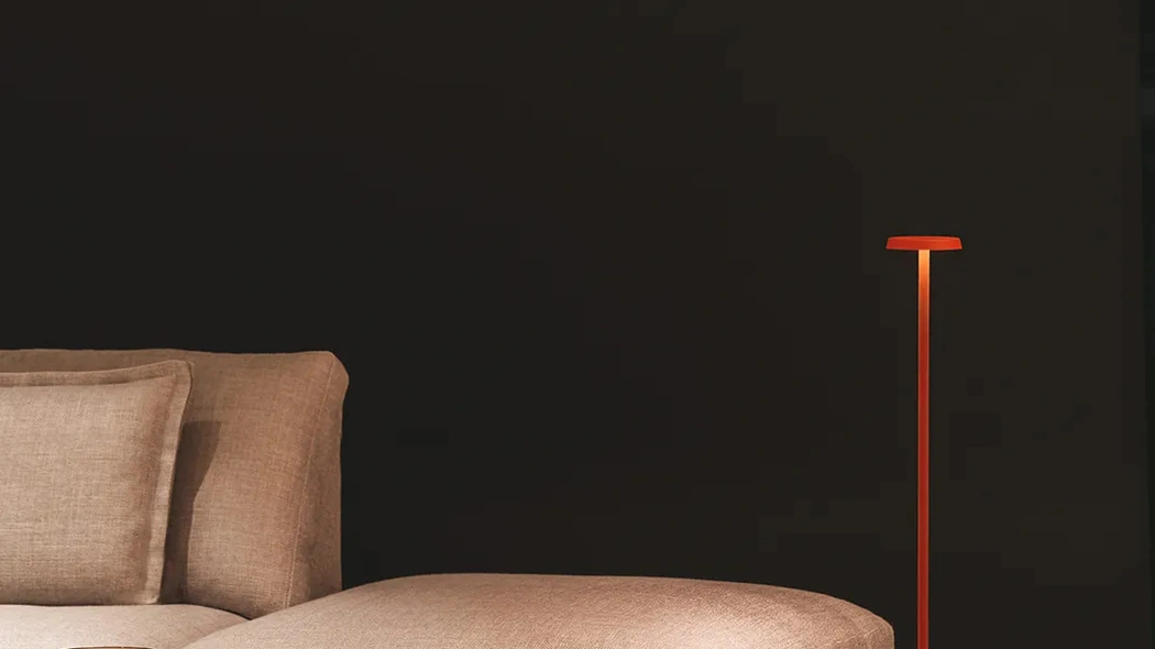 Lampada da terra Flat di Vibia