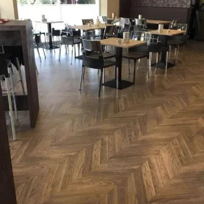 Parquet in laminato Ungherese Rovere Naturale Living Syncro Hydro di Skema